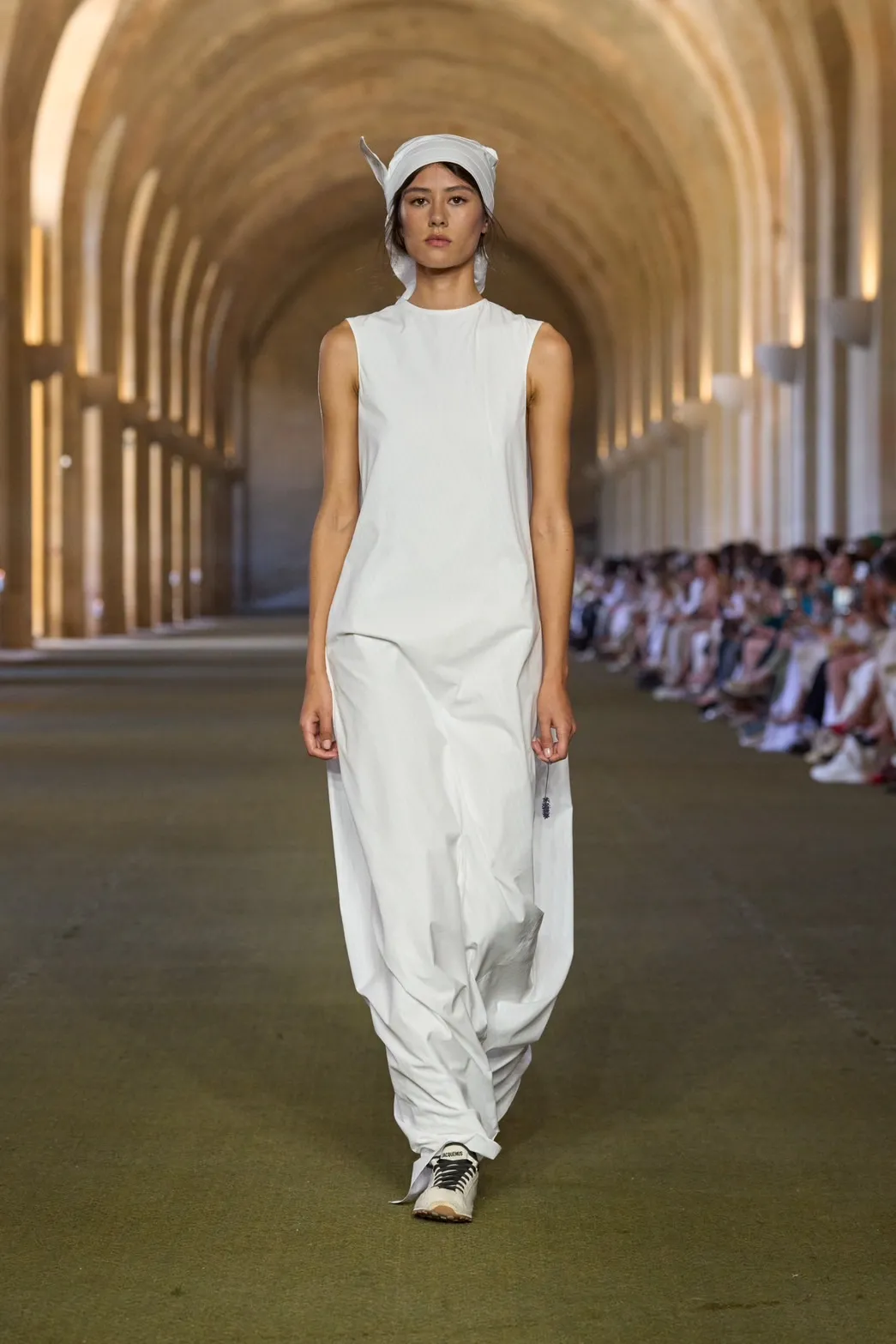 นางเเบบบนรันเวย์ Jacquemus Fall 2025 ‘Le Paysan’