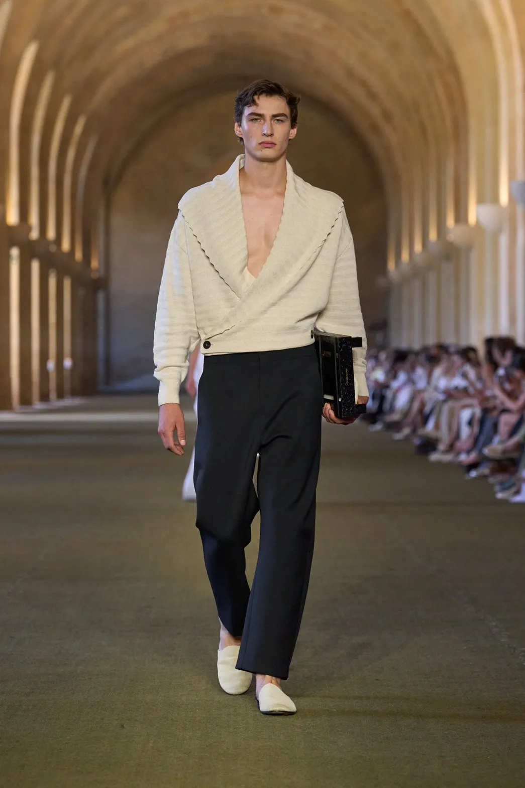 นางเเบบบนรันเวย์ Jacquemus Fall 2025 ‘Le Paysan’