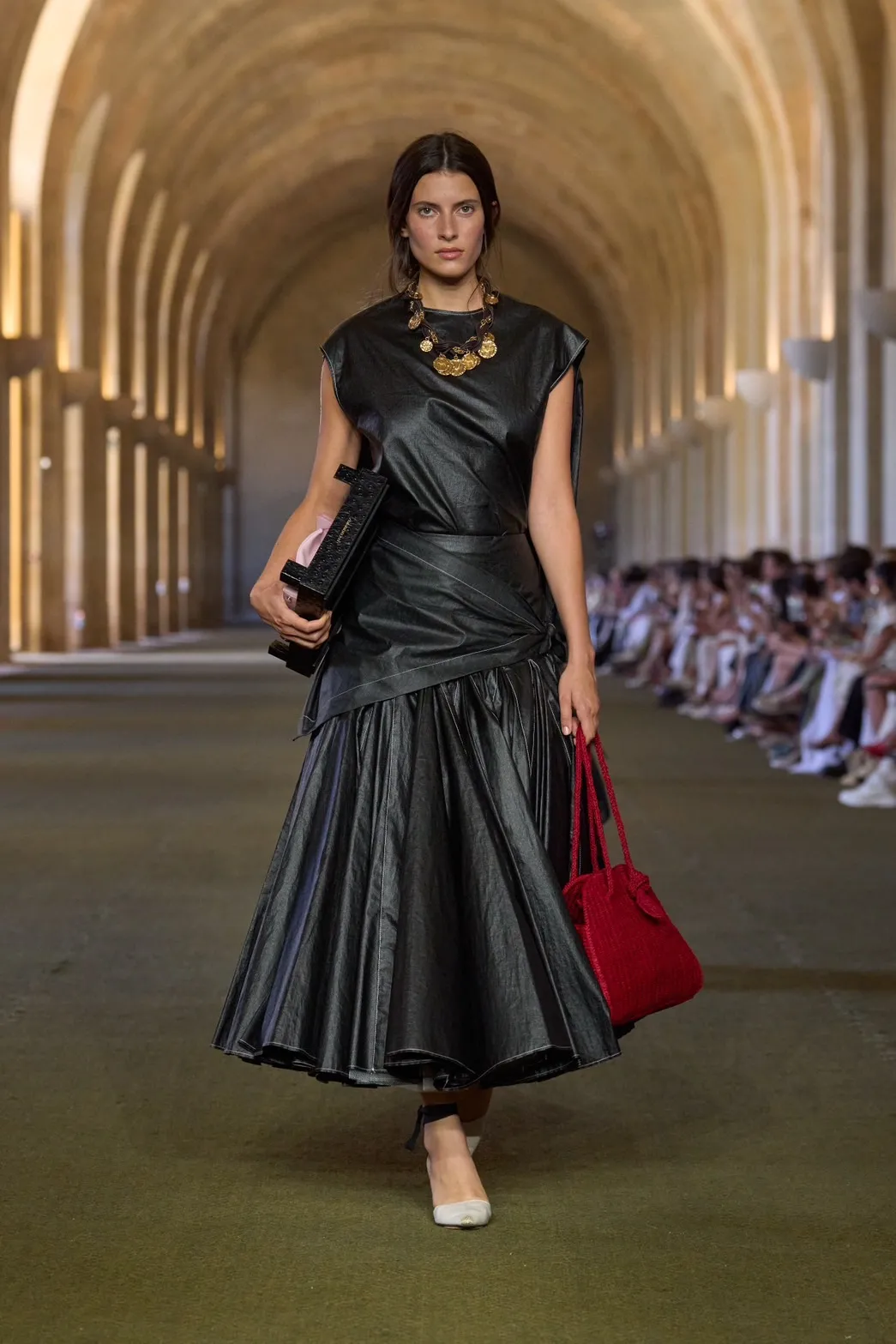 นางเเบบบนรันเวย์ Jacquemus Fall 2025 ‘Le Paysan’