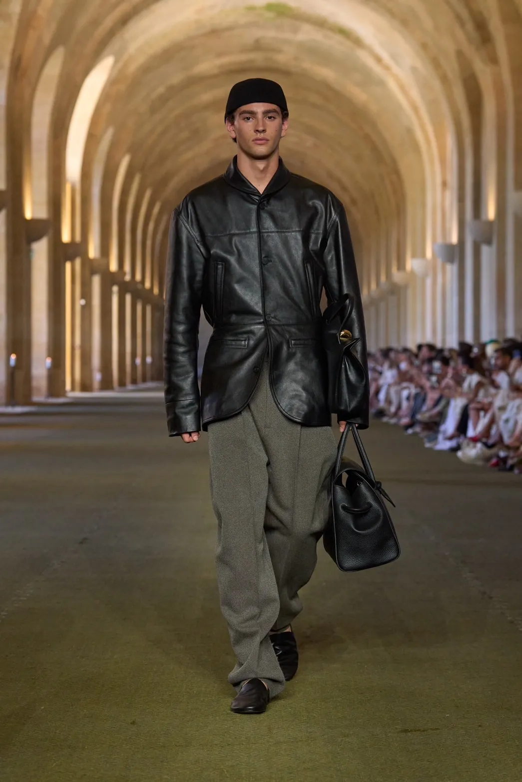 นางเเบบบนรันเวย์ Jacquemus Fall 2025 ‘Le Paysan’