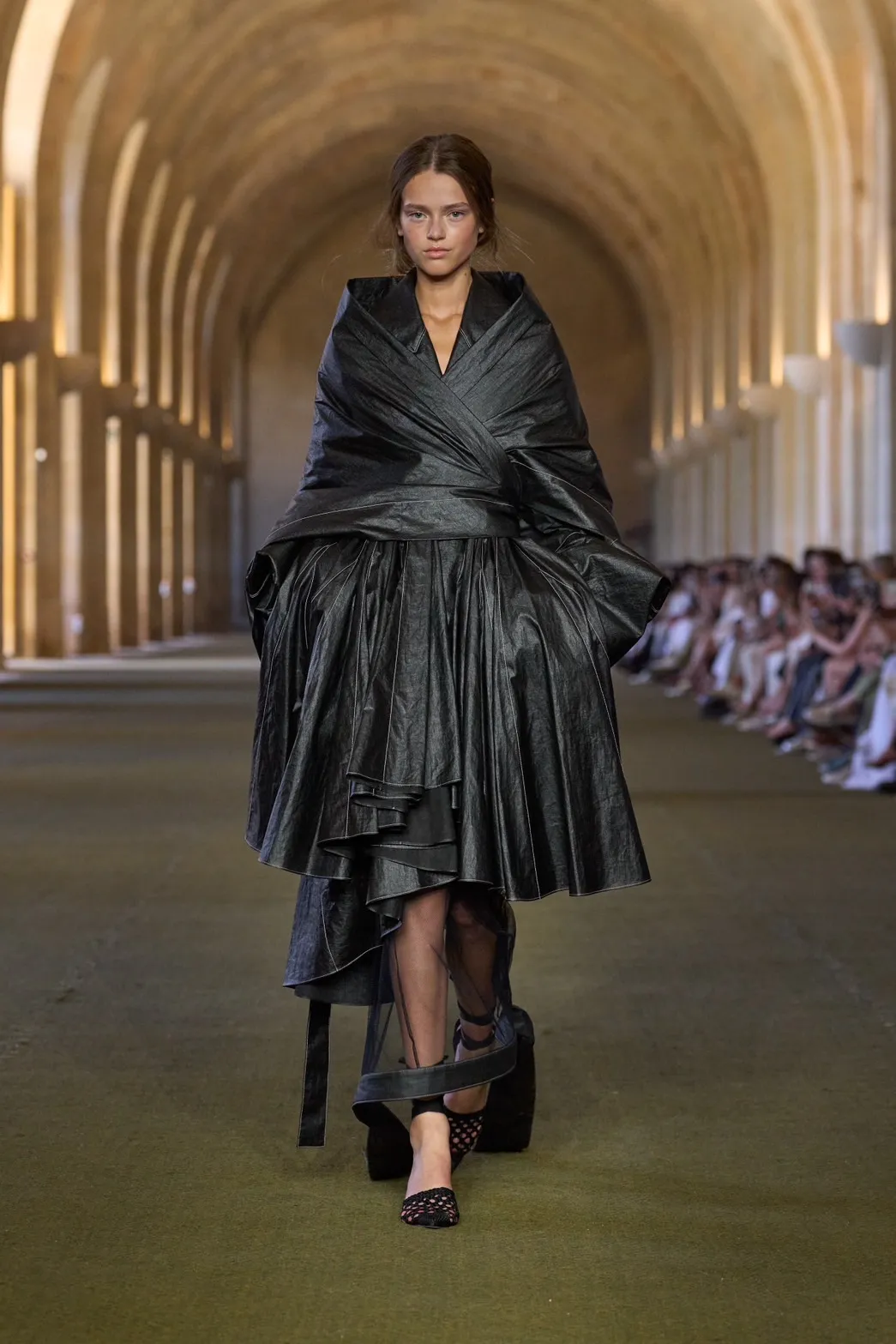 นางเเบบบนรันเวย์ Jacquemus Fall 2025 ‘Le Paysan’