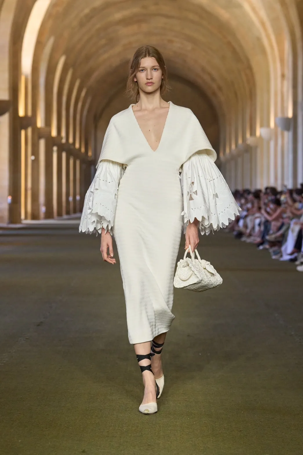 นางเเบบบนรันเวย์ Jacquemus Fall 2025 ‘Le Paysan’
