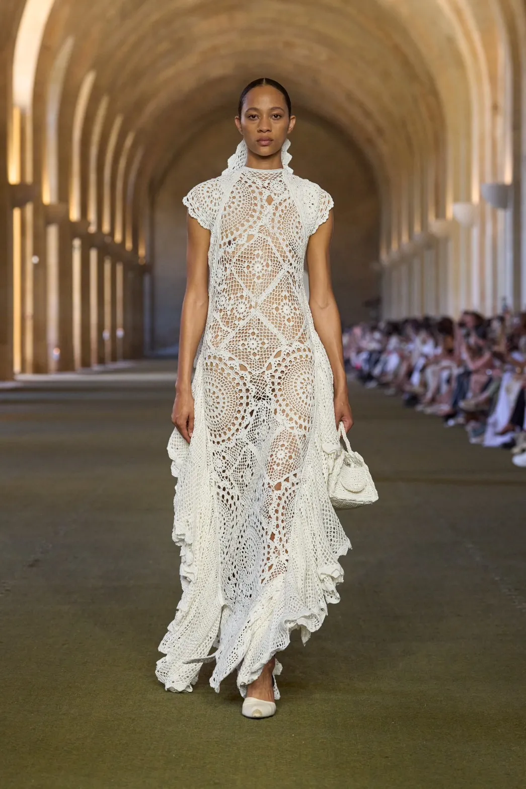 นางเเบบบนรันเวย์ Jacquemus Fall 2025 ‘Le Paysan’