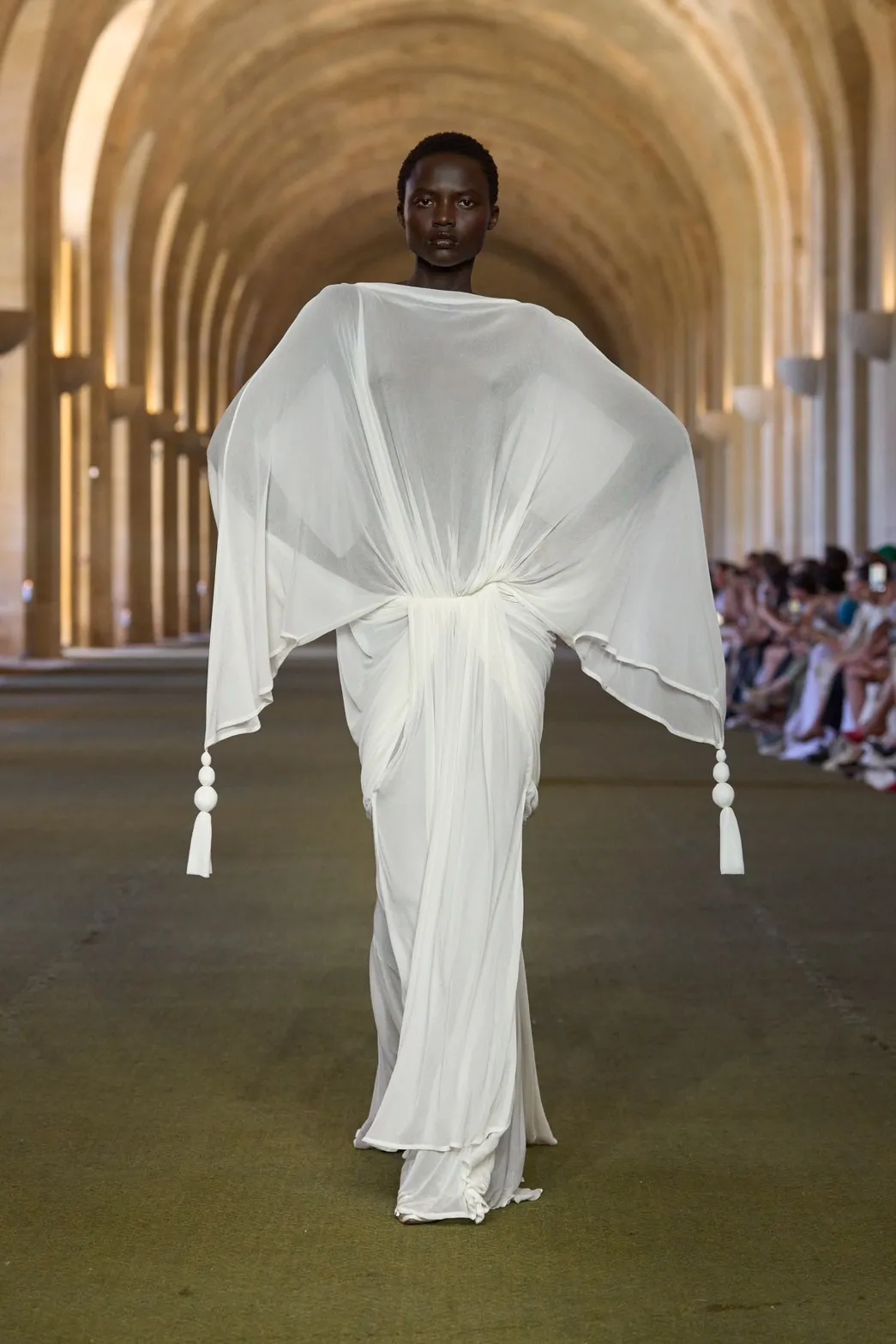 นางเเบบบนรันเวย์ Jacquemus Fall 2025 ‘Le Paysan’