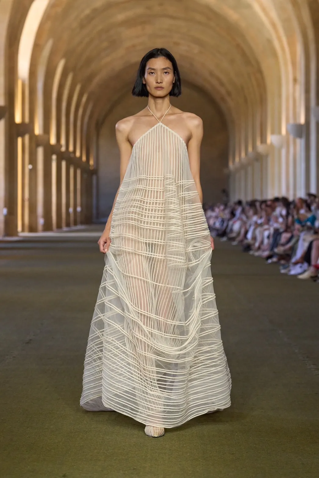 นางเเบบบนรันเวย์ Jacquemus Fall 2025 ‘Le Paysan’