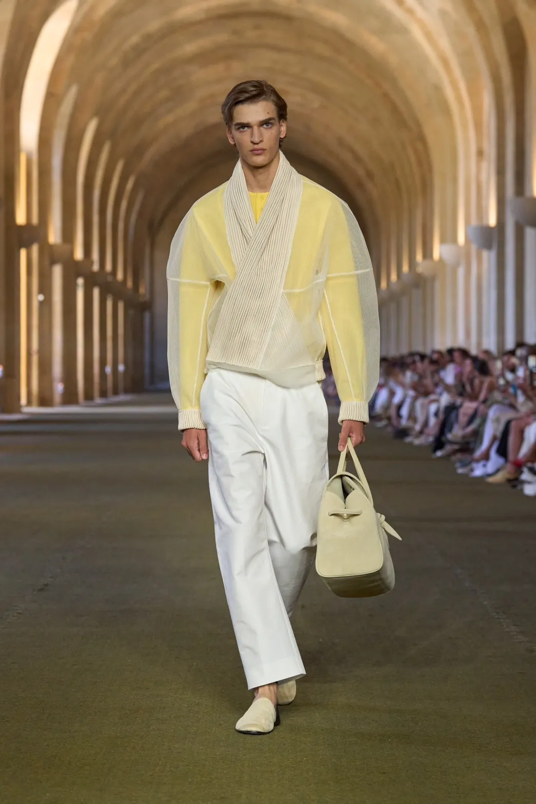 นางเเบบบนรันเวย์ Jacquemus Fall 2025 ‘Le Paysan’