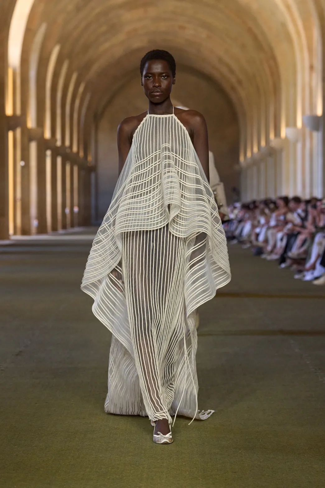 นางเเบบบนรันเวย์ Jacquemus Fall 2025 ‘Le Paysan’