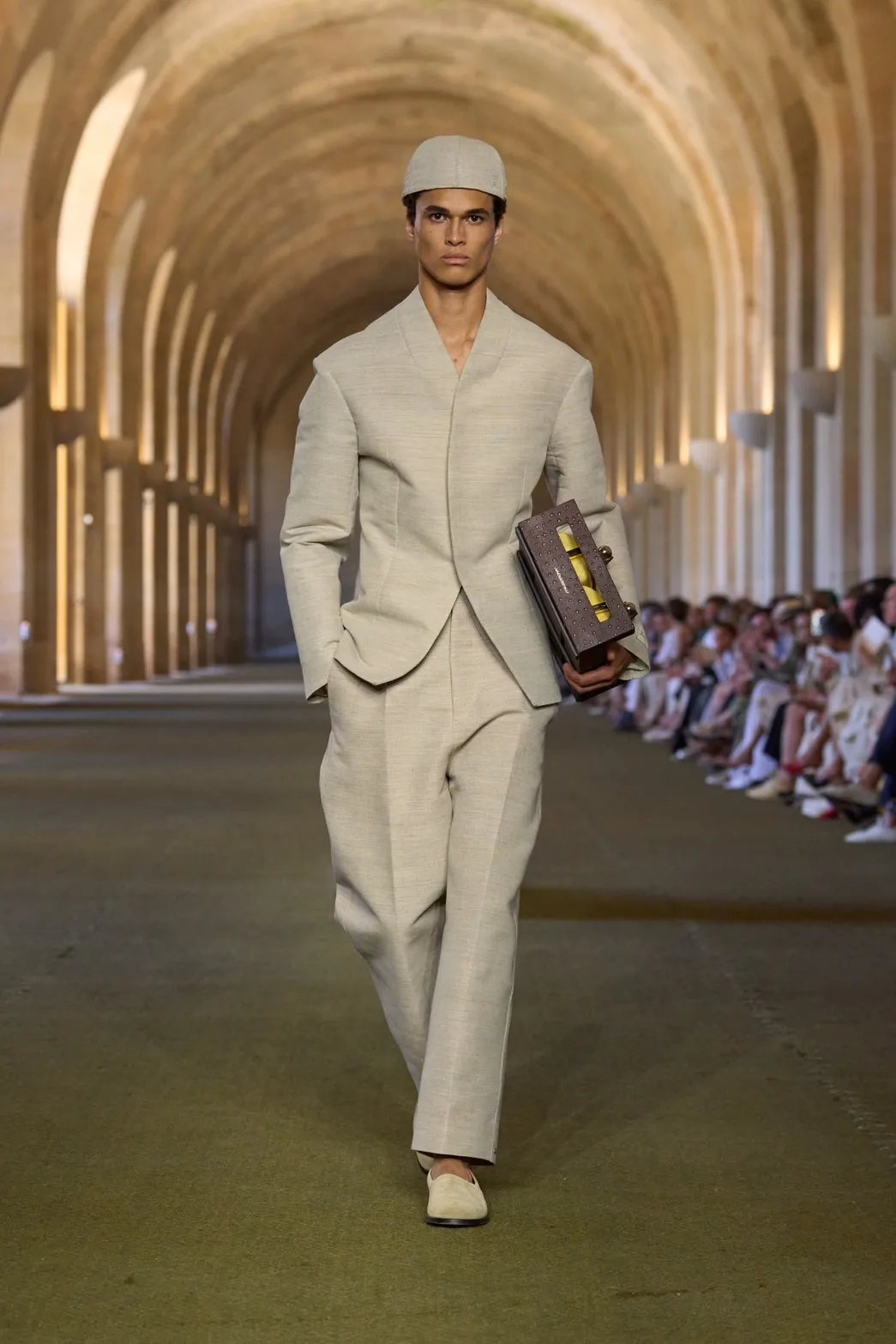 นางเเบบบนรันเวย์ Jacquemus Fall 2025 ‘Le Paysan’