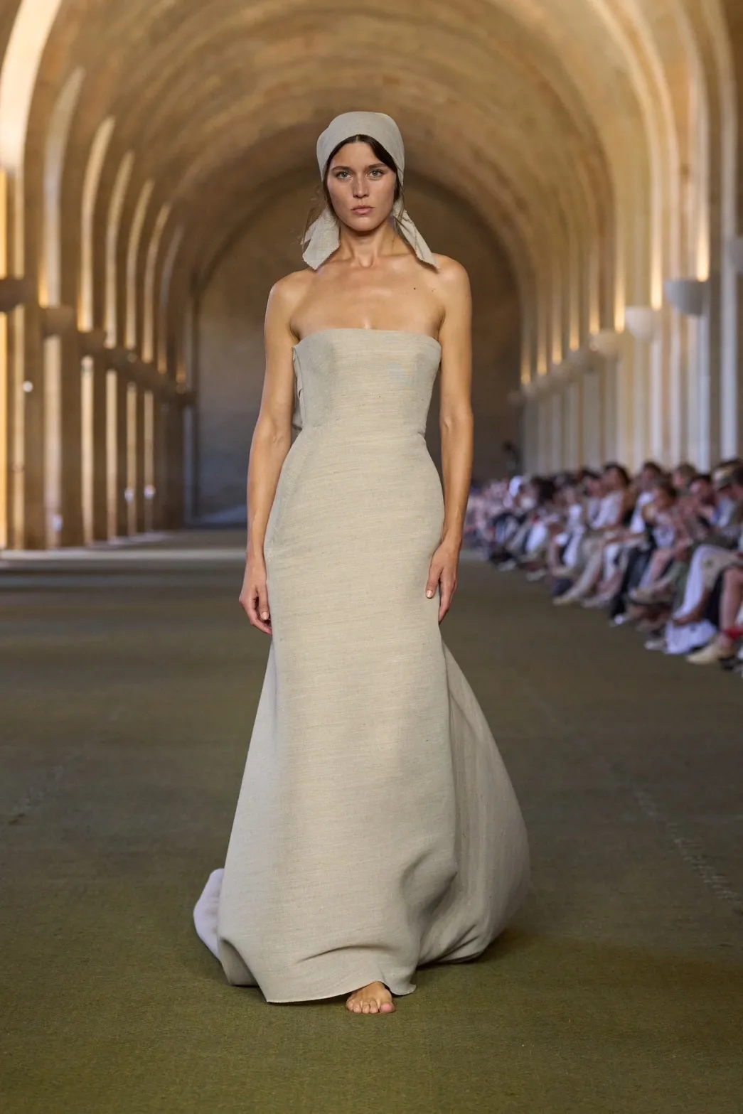 นางเเบบบนรันเวย์ Jacquemus Fall 2025 ‘Le Paysan’
