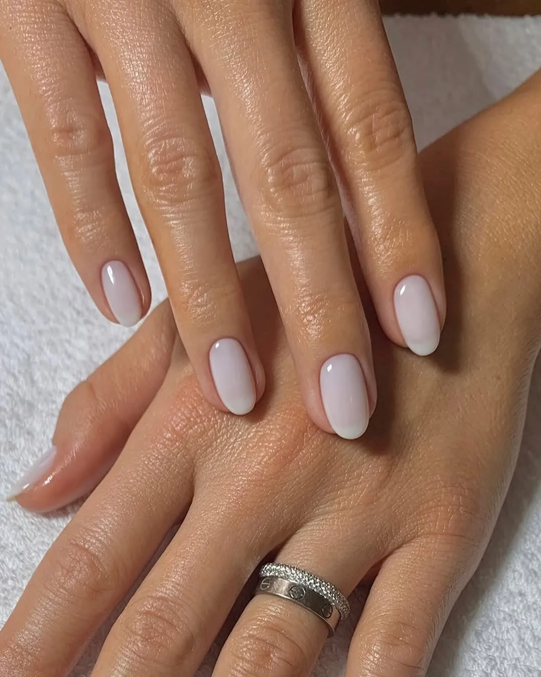 Milky Nails 