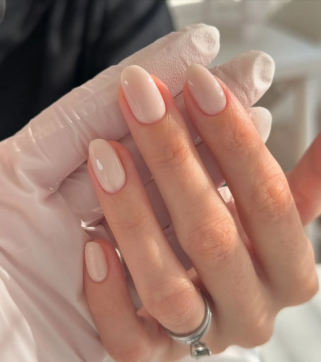 Milky Nails 