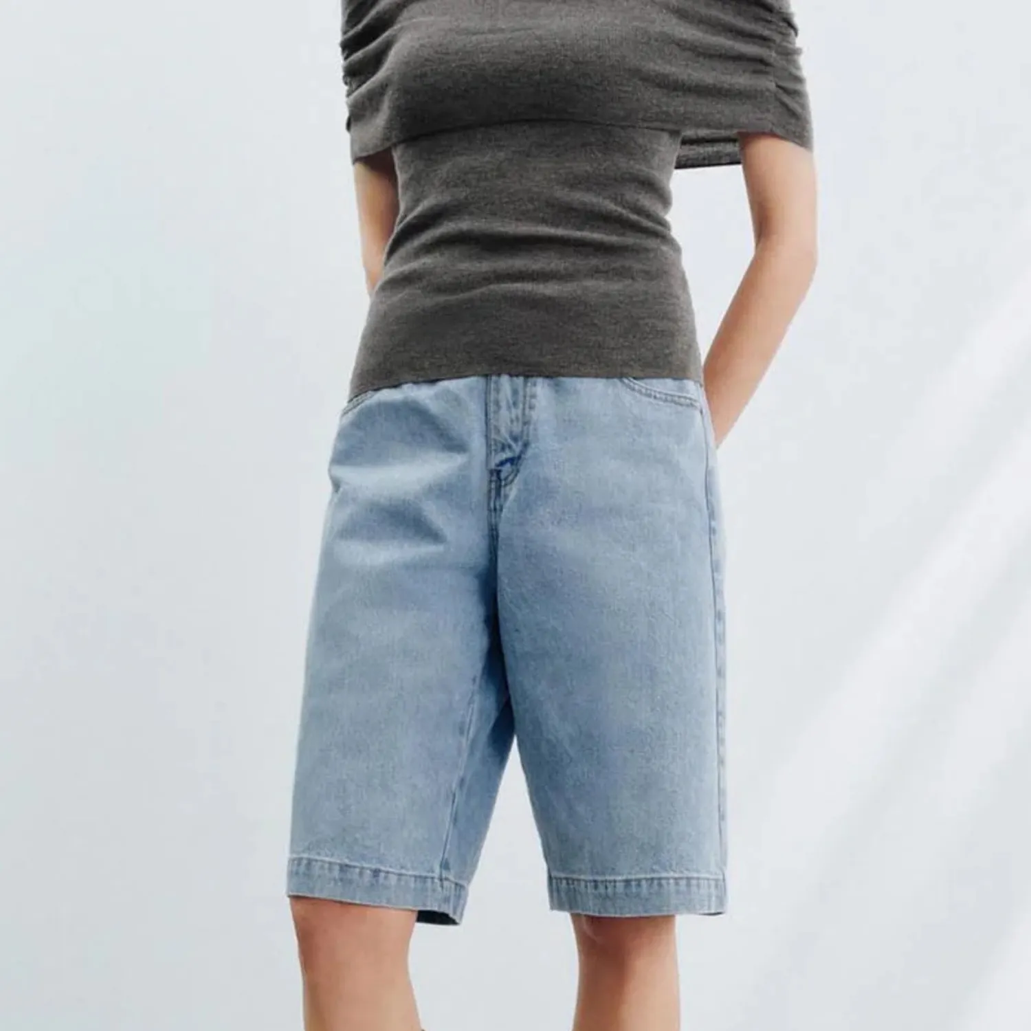 Denim Shorts (ราคา 1,790 บาท) จาก Urban Revivo