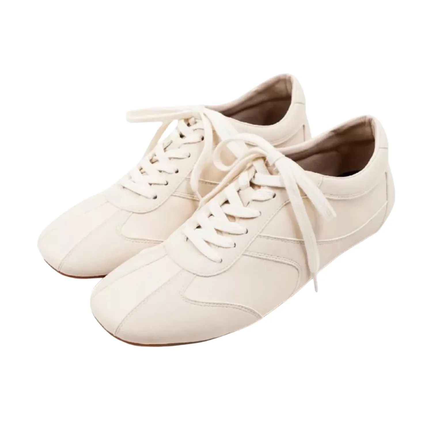 The 25 Flat Sneaker (ราคา 2,190 บาท) จาก WOMENAGER