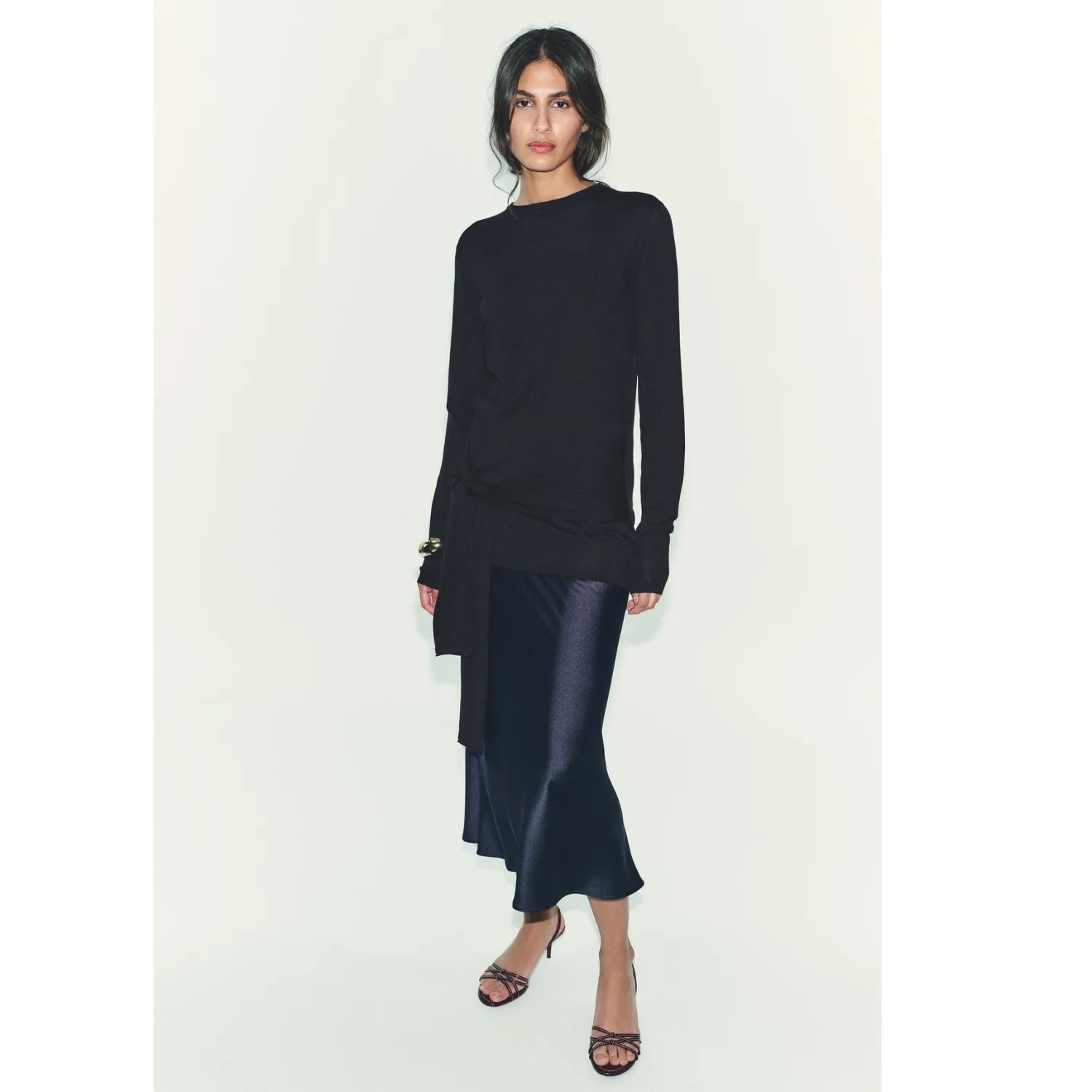 Satin Midi Skirt (ราคา 1,490 บาท) จาก ZARA
