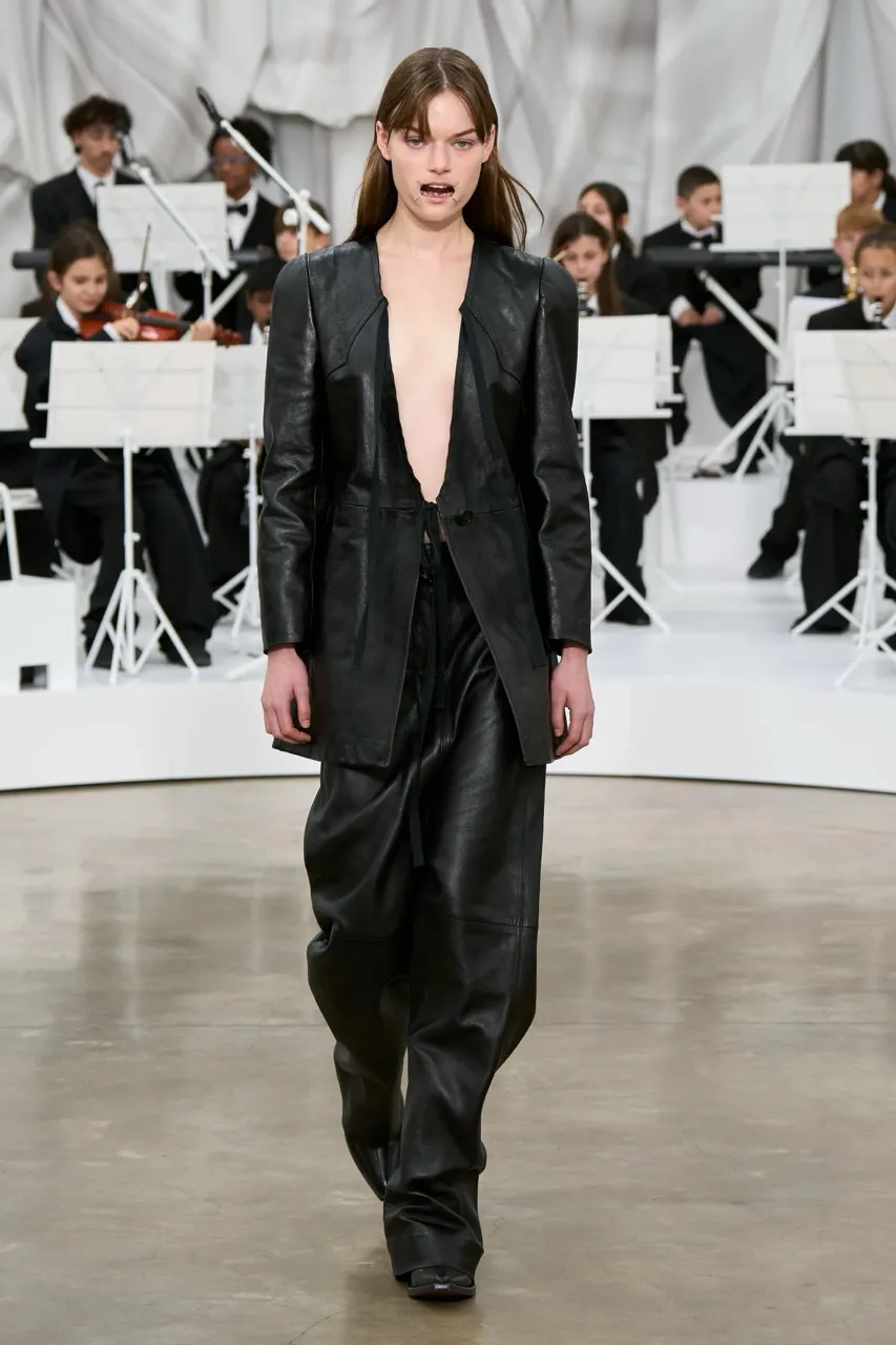 นางเเบบ Maison Margiela รันเวย์