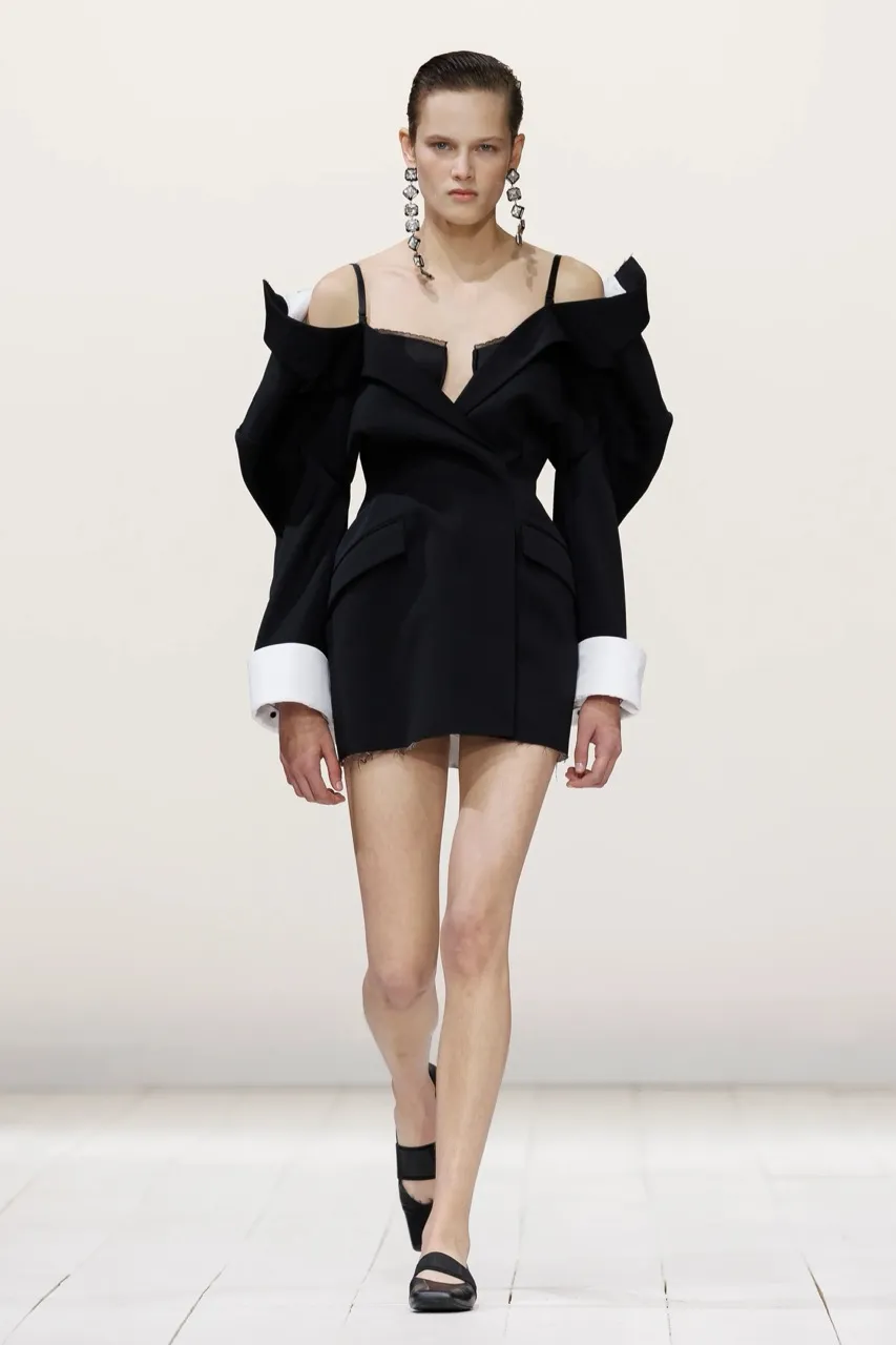 นางเเบบบนรันเวย์ Givenchy