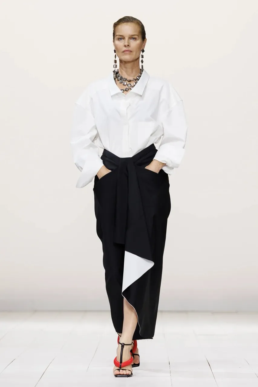 นางเเบบบนรันเวย์ Givenchy