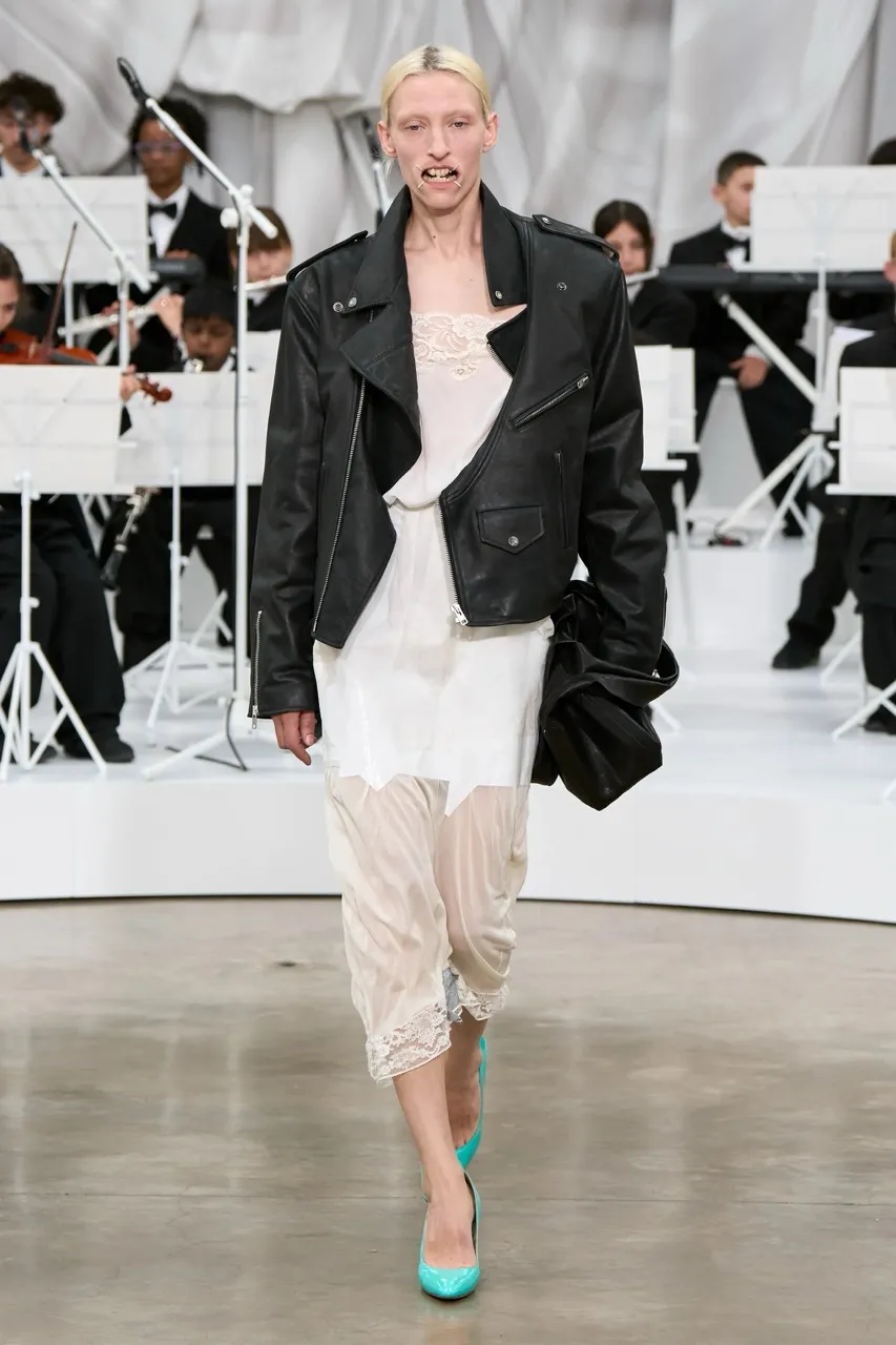 นางเเบบ Maison Margiela รันเวย์