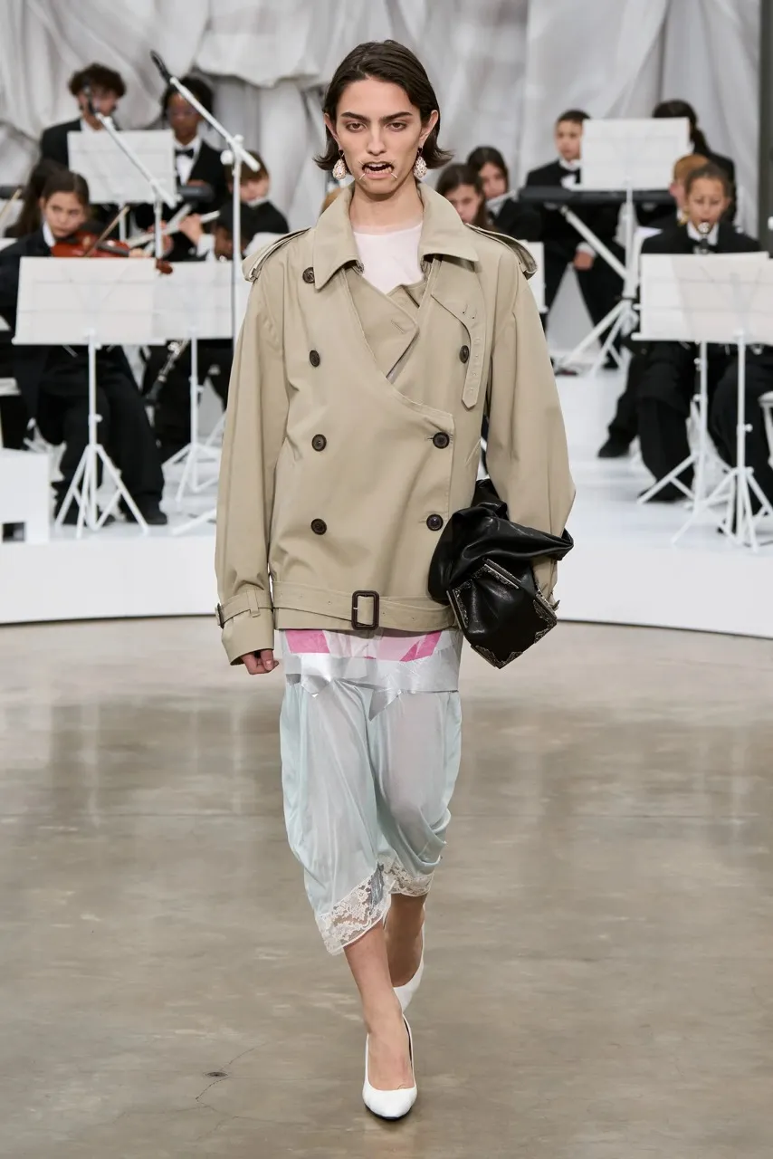 นางเเบบ Maison Margiela รันเวย์
