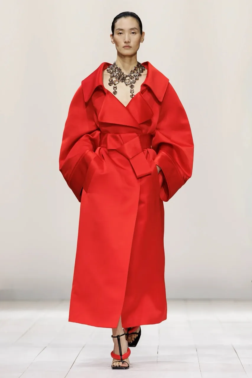 นางเเบบบนรันเวย์ Givenchy