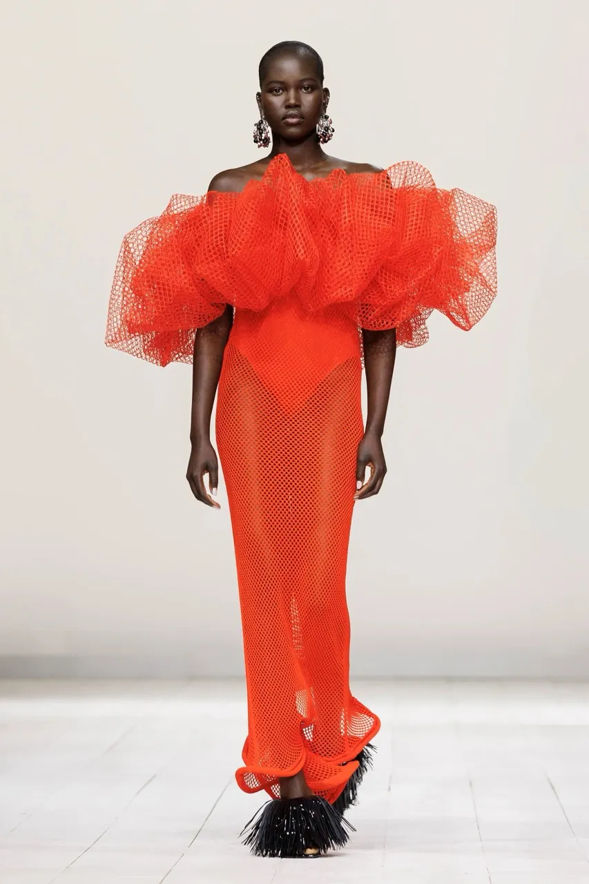 นางเเบบบนรันเวย์ Givenchy