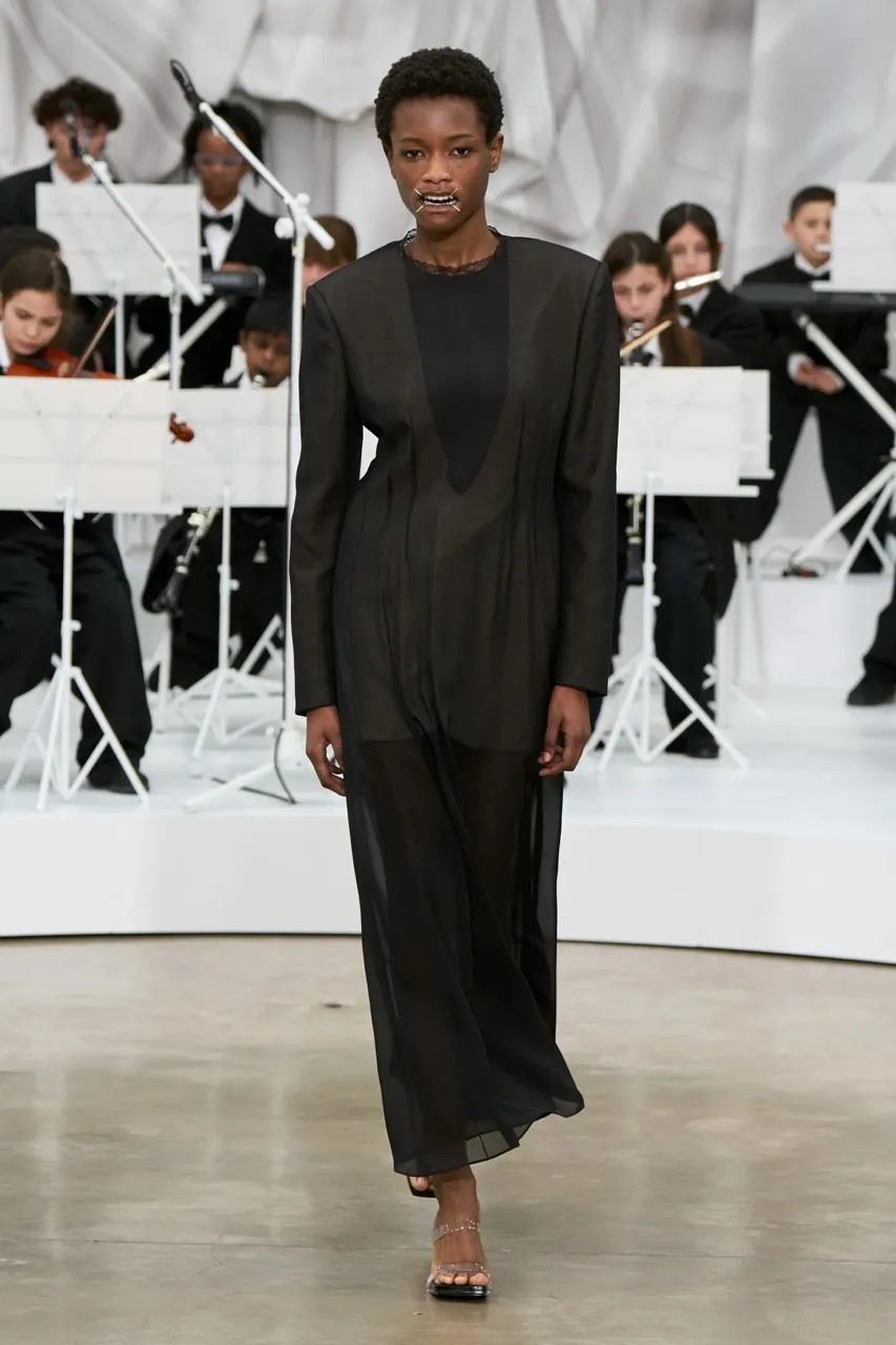 นางเเบบ Maison Margiela รันเวย์