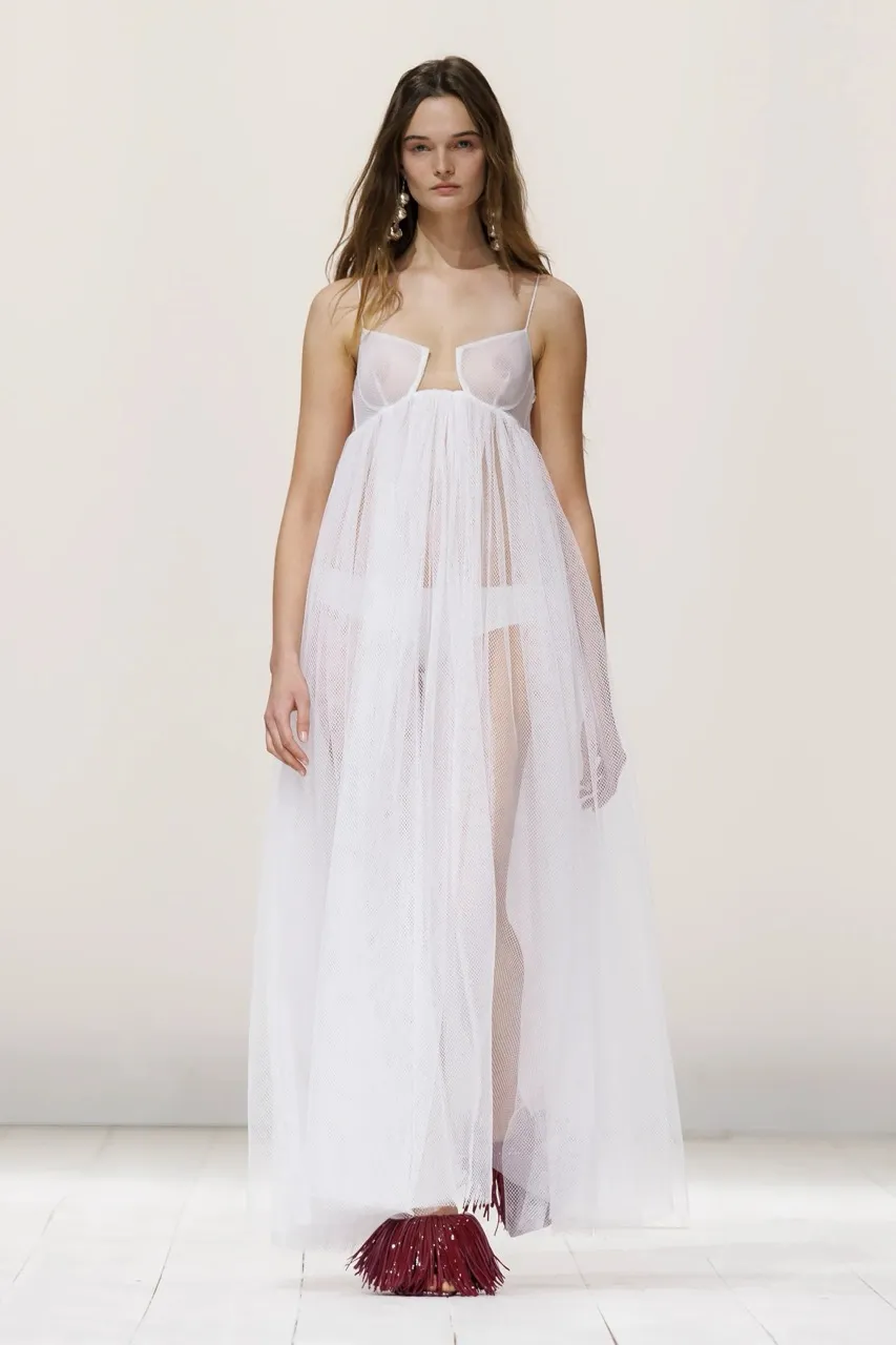 นางเเบบบนรันเวย์ Givenchy