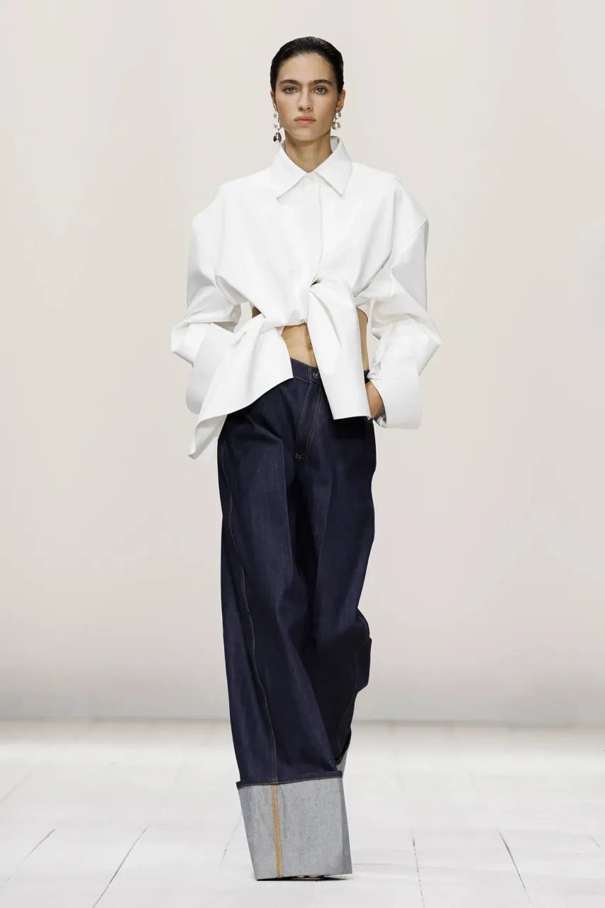 นางเเบบบนรันเวย์ Givenchy