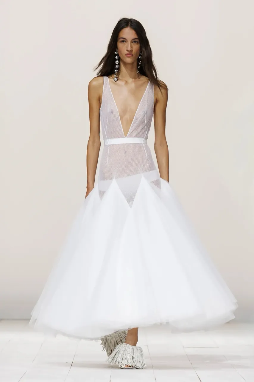 นางเเบบบนรันเวย์ Givenchy