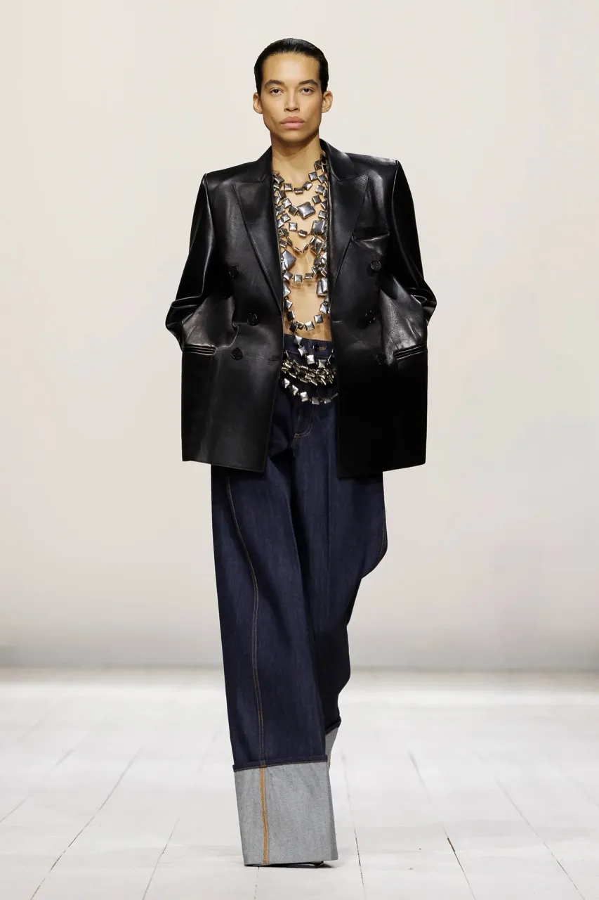 นางเเบบบนรันเวย์ Givenchy