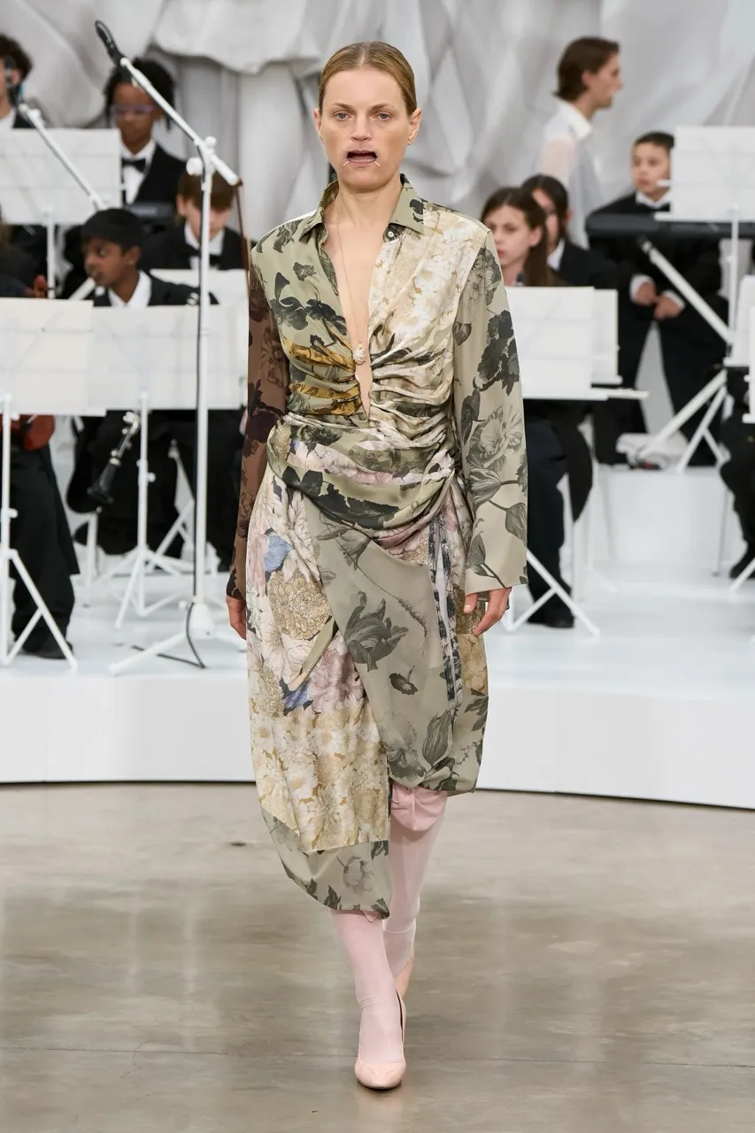 นางเเบบ Maison Margiela รันเวย์