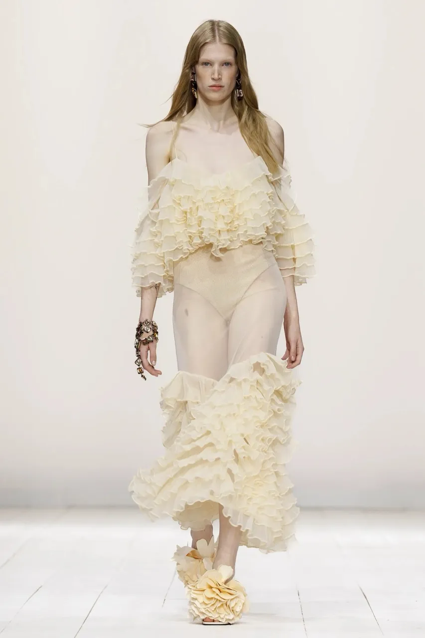 นางเเบบบนรันเวย์ Givenchy