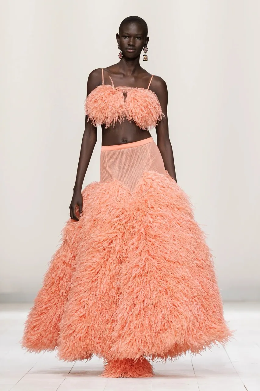 นางเเบบบนรันเวย์ Givenchy