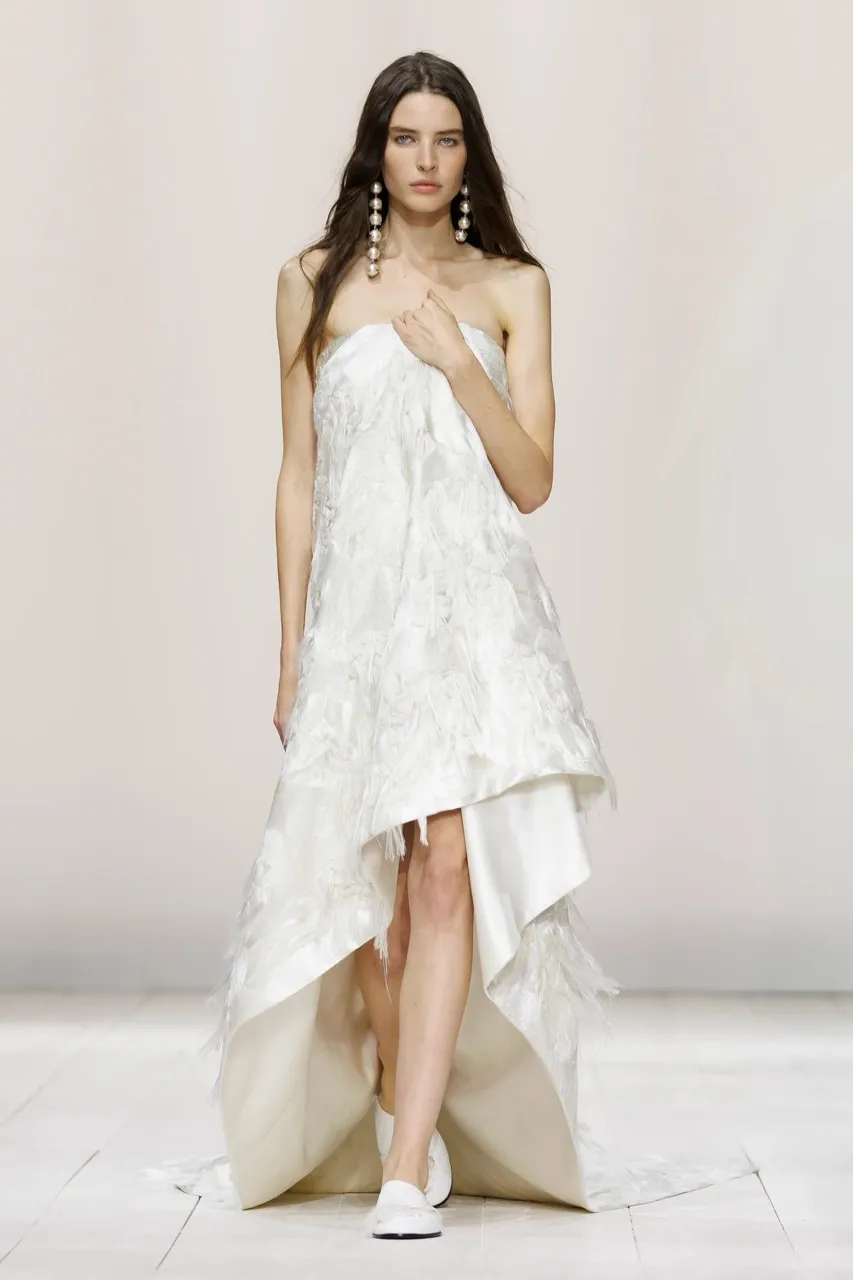 นางเเบบบนรันเวย์ Givenchy