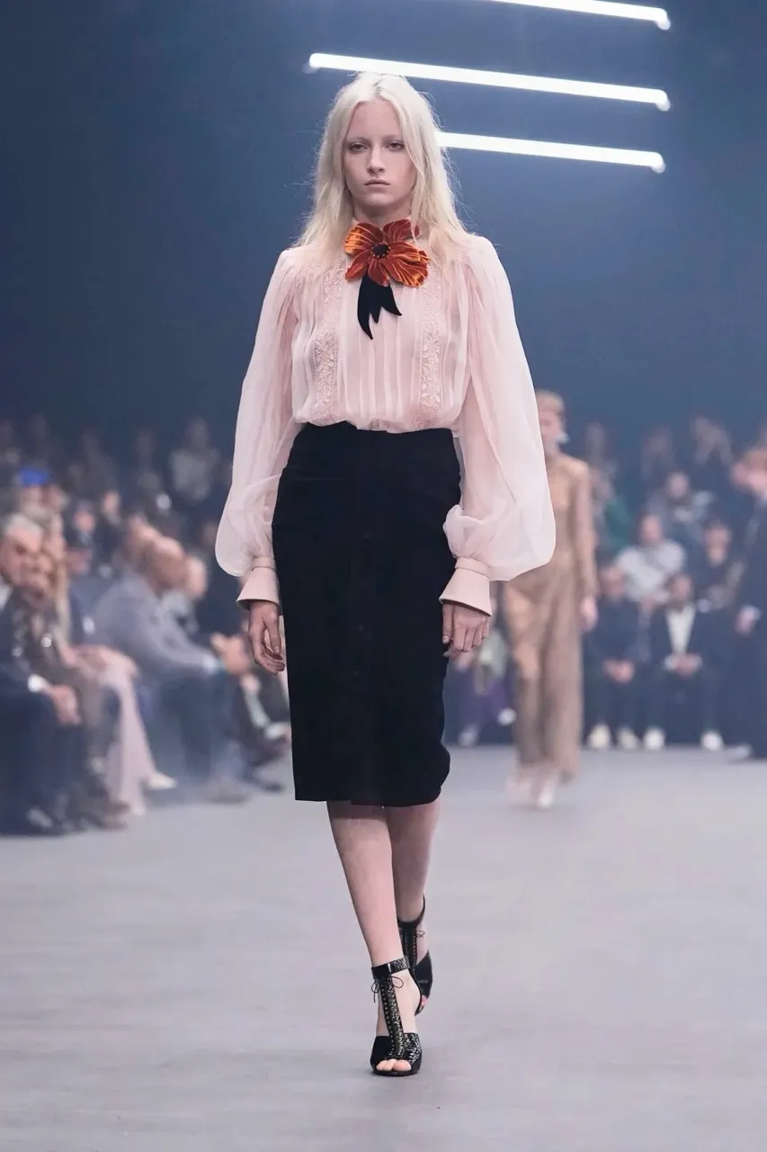 นางเเบบบนรันเวย์ Maison Valentino คอลเล็กชั่นฤดูใบไม้ผลิ/ฤดูร้อน 2026 