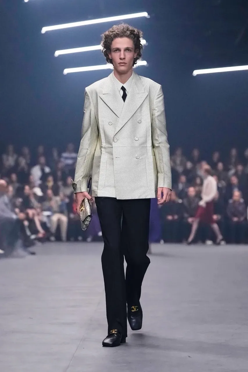 นางเเบบบนรันเวย์ Maison Valentino คอลเล็กชั่นฤดูใบไม้ผลิ/ฤดูร้อน 2026 