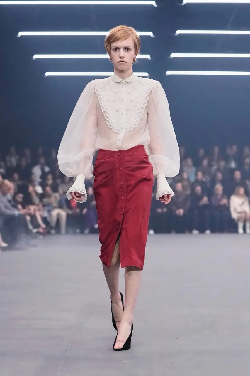 นางเเบบบนรันเวย์ Maison Valentino คอลเล็กชั่นฤดูใบไม้ผลิ/ฤดูร้อน 2026 