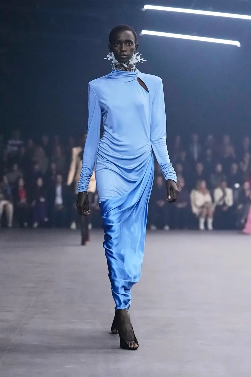 นางเเบบบนรันเวย์ Maison Valentino คอลเล็กชั่นฤดูใบไม้ผลิ/ฤดูร้อน 2026 