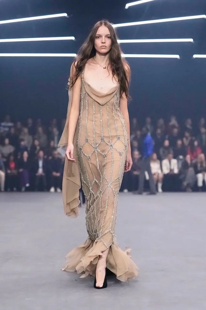 นางเเบบบนรันเวย์ Maison Valentino คอลเล็กชั่นฤดูใบไม้ผลิ/ฤดูร้อน 2026 