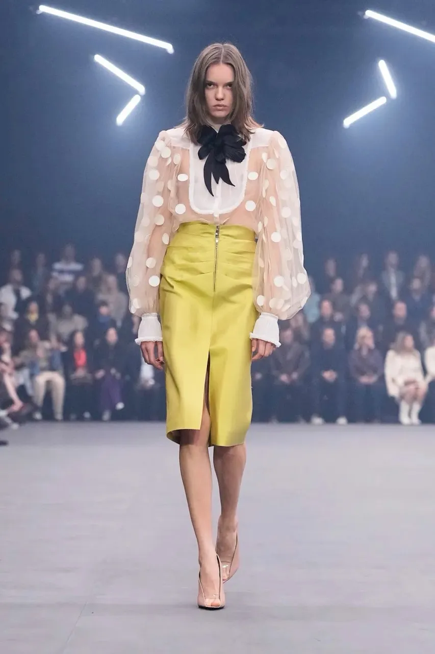 นางเเบบบนรันเวย์ Maison Valentino คอลเล็กชั่นฤดูใบไม้ผลิ/ฤดูร้อน 2026 