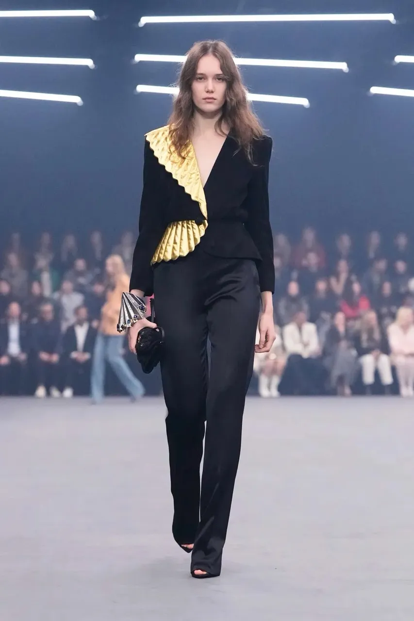 นางเเบบบนรันเวย์ Maison Valentino คอลเล็กชั่นฤดูใบไม้ผลิ/ฤดูร้อน 2026 