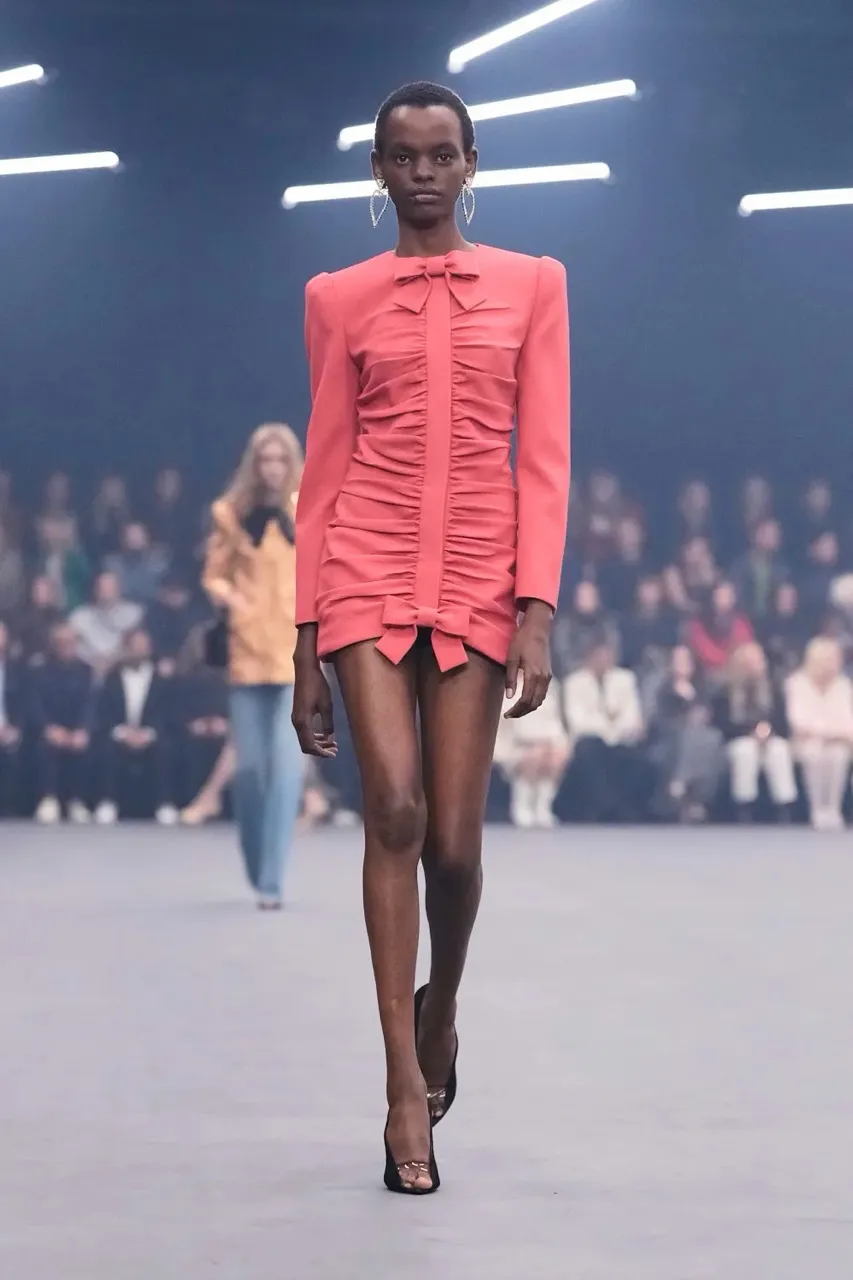 นางเเบบบนรันเวย์ Maison Valentino คอลเล็กชั่นฤดูใบไม้ผลิ/ฤดูร้อน 2026 