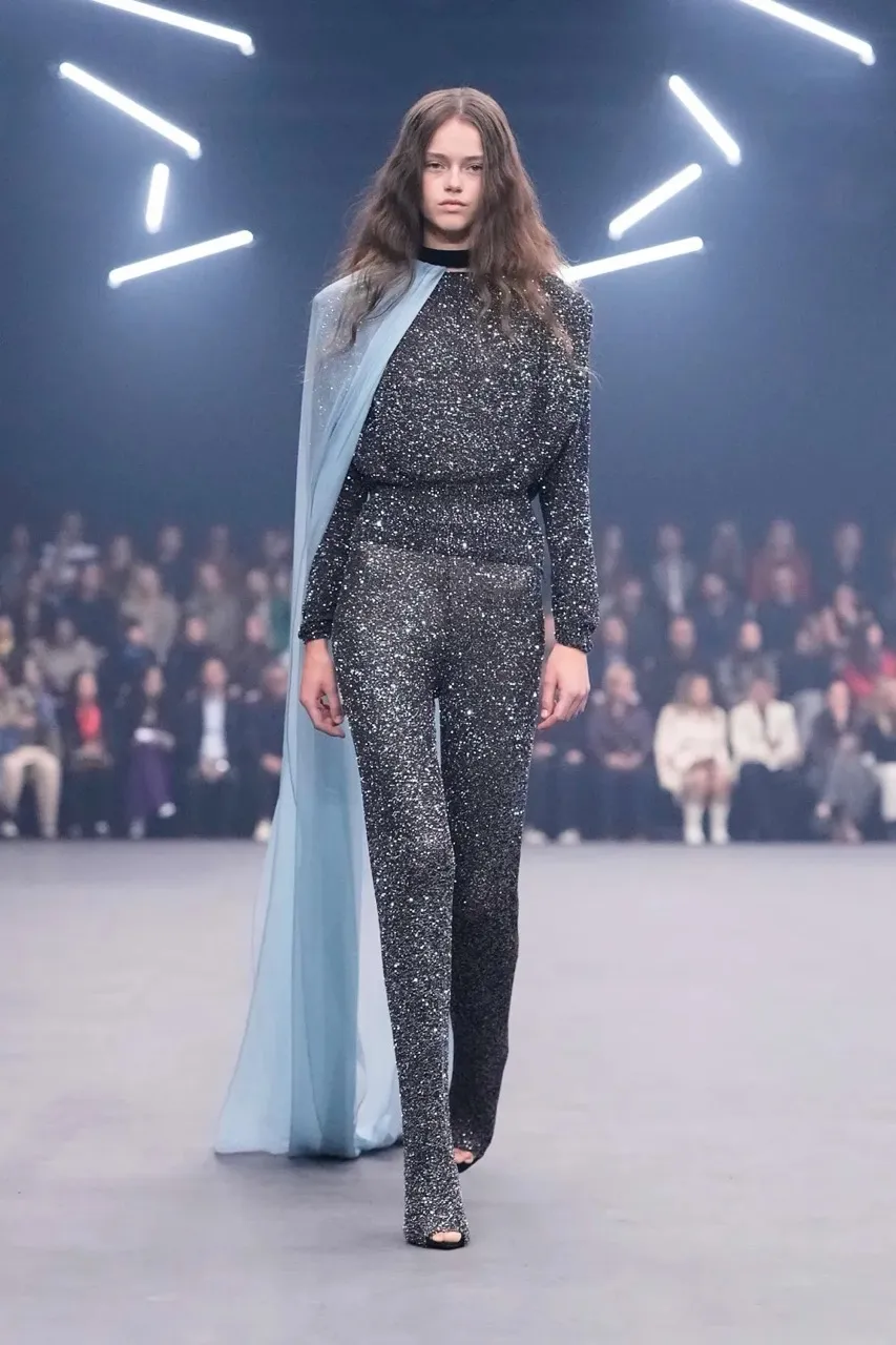 นางเเบบบนรันเวย์ Maison Valentino คอลเล็กชั่นฤดูใบไม้ผลิ/ฤดูร้อน 2026 