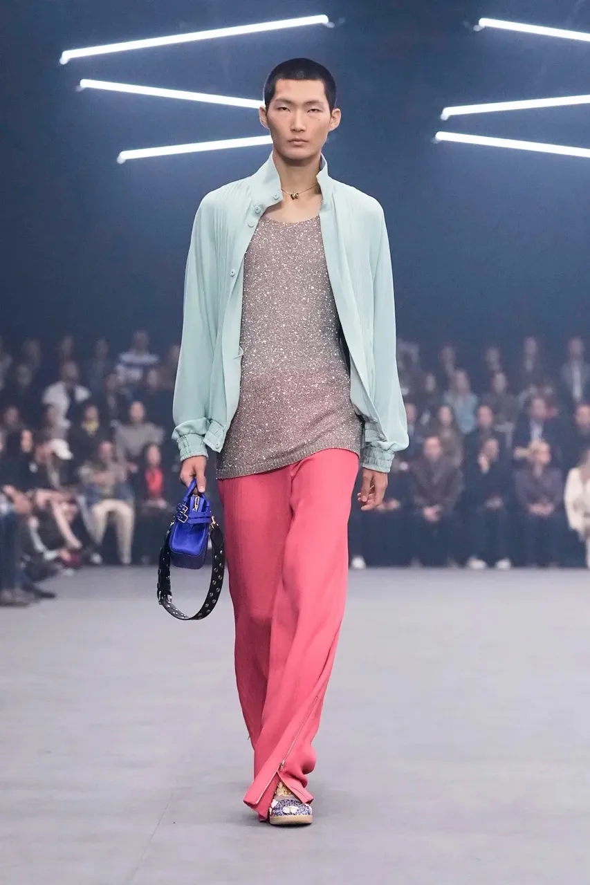 นางเเบบบนรันเวย์ Maison Valentino คอลเล็กชั่นฤดูใบไม้ผลิ/ฤดูร้อน 2026 