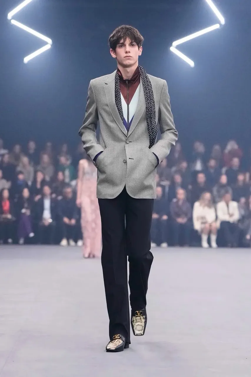 นางเเบบบนรันเวย์ Maison Valentino คอลเล็กชั่นฤดูใบไม้ผลิ/ฤดูร้อน 2026 