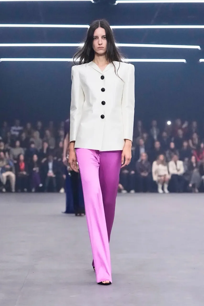 นางเเบบบนรันเวย์ Maison Valentino คอลเล็กชั่นฤดูใบไม้ผลิ/ฤดูร้อน 2026 
