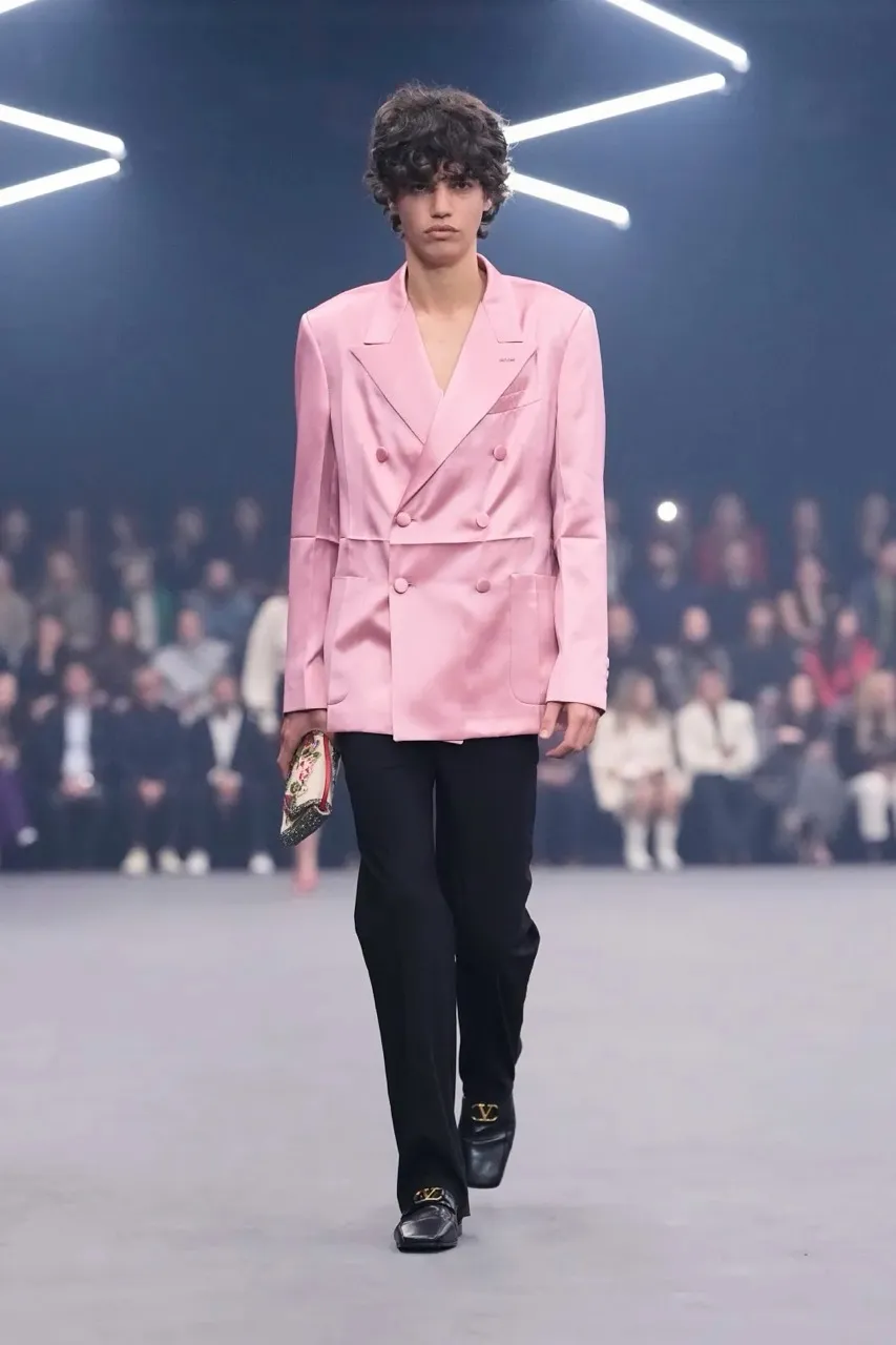 นางเเบบบนรันเวย์ Maison Valentino คอลเล็กชั่นฤดูใบไม้ผลิ/ฤดูร้อน 2026 