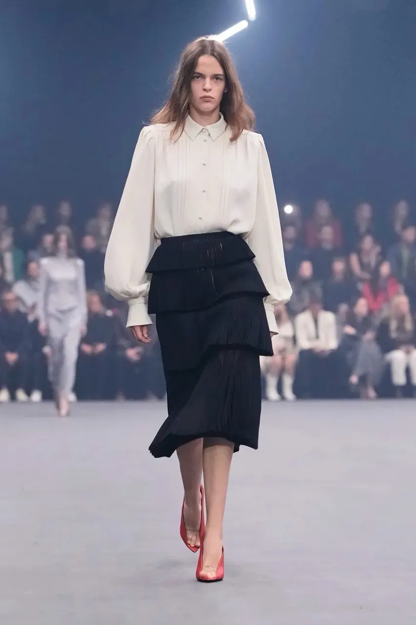 นางเเบบบนรันเวย์ Maison Valentino คอลเล็กชั่นฤดูใบไม้ผลิ/ฤดูร้อน 2026 
