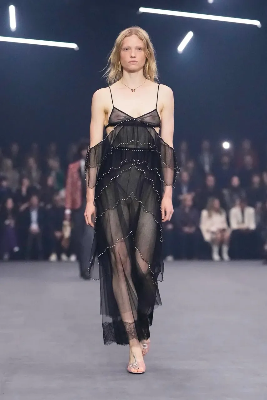 นางเเบบบนรันเวย์ Maison Valentino คอลเล็กชั่นฤดูใบไม้ผลิ/ฤดูร้อน 2026 
