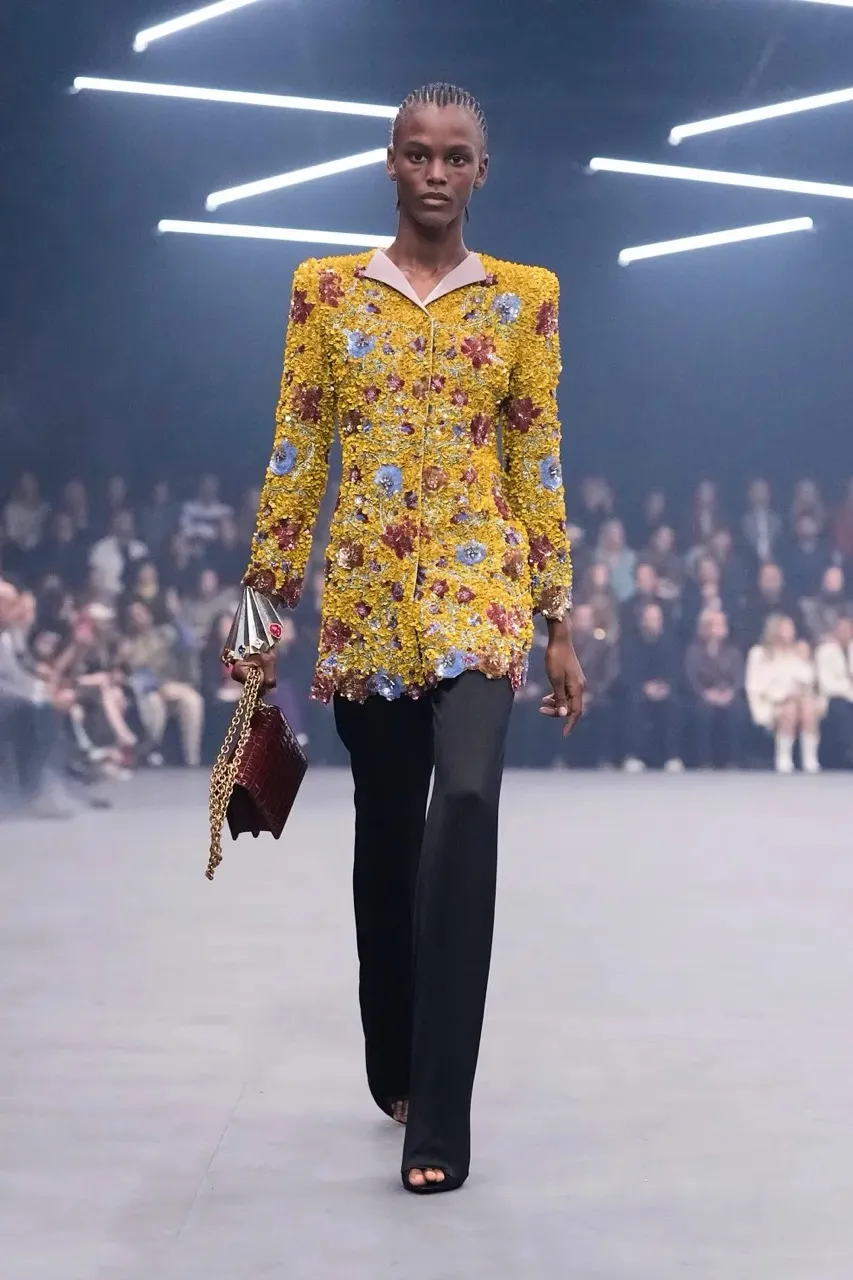 นางเเบบบนรันเวย์ Maison Valentino คอลเล็กชั่นฤดูใบไม้ผลิ/ฤดูร้อน 2026 